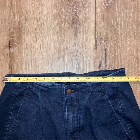 Eileen Fisher Women’s Cotton Tapered and Pleated Denim Jeans | Ankle | Size 6 - Picture 9 of 15